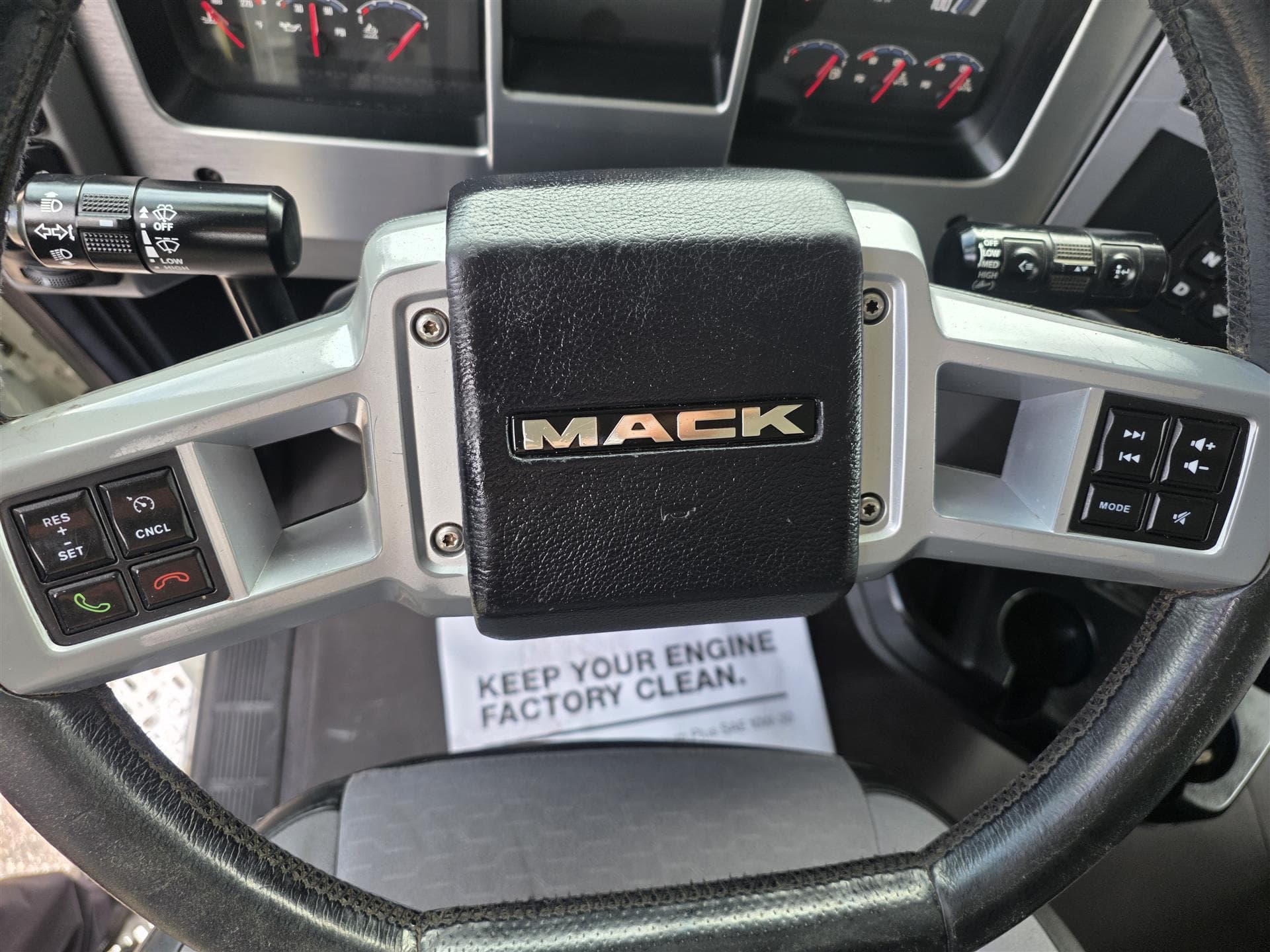 2020 Mack Granite — photo 12