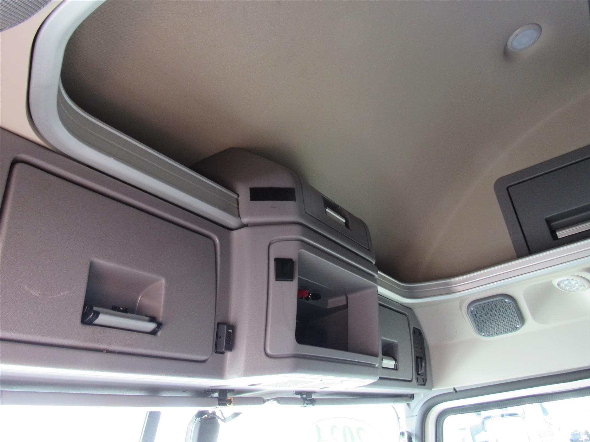 2024 Mack Anthem — photo 14