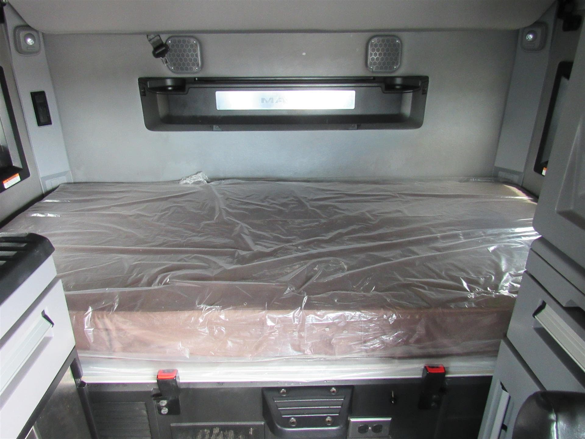 2024 Mack Anthem — photo 20