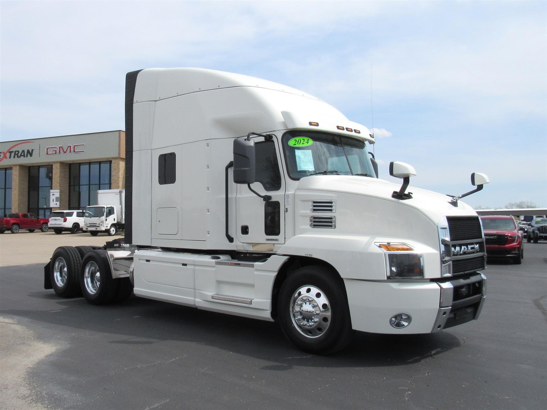 2024 Mack Anthem — photo 8