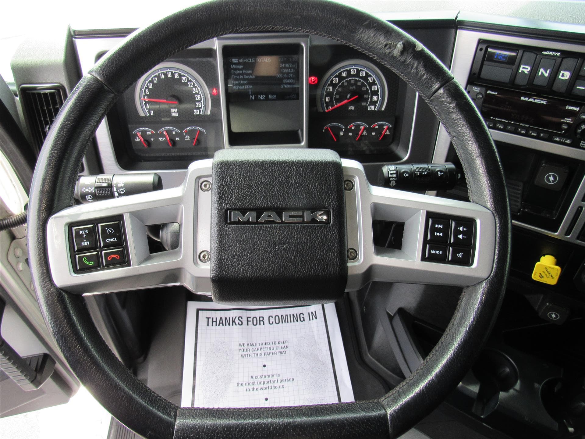 2024 Mack Anthem — photo 16