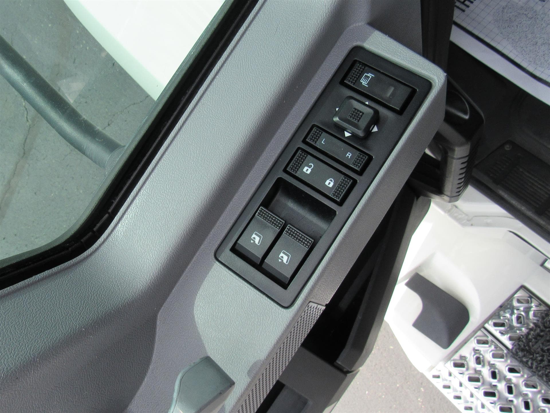 2024 Mack Anthem — photo 11