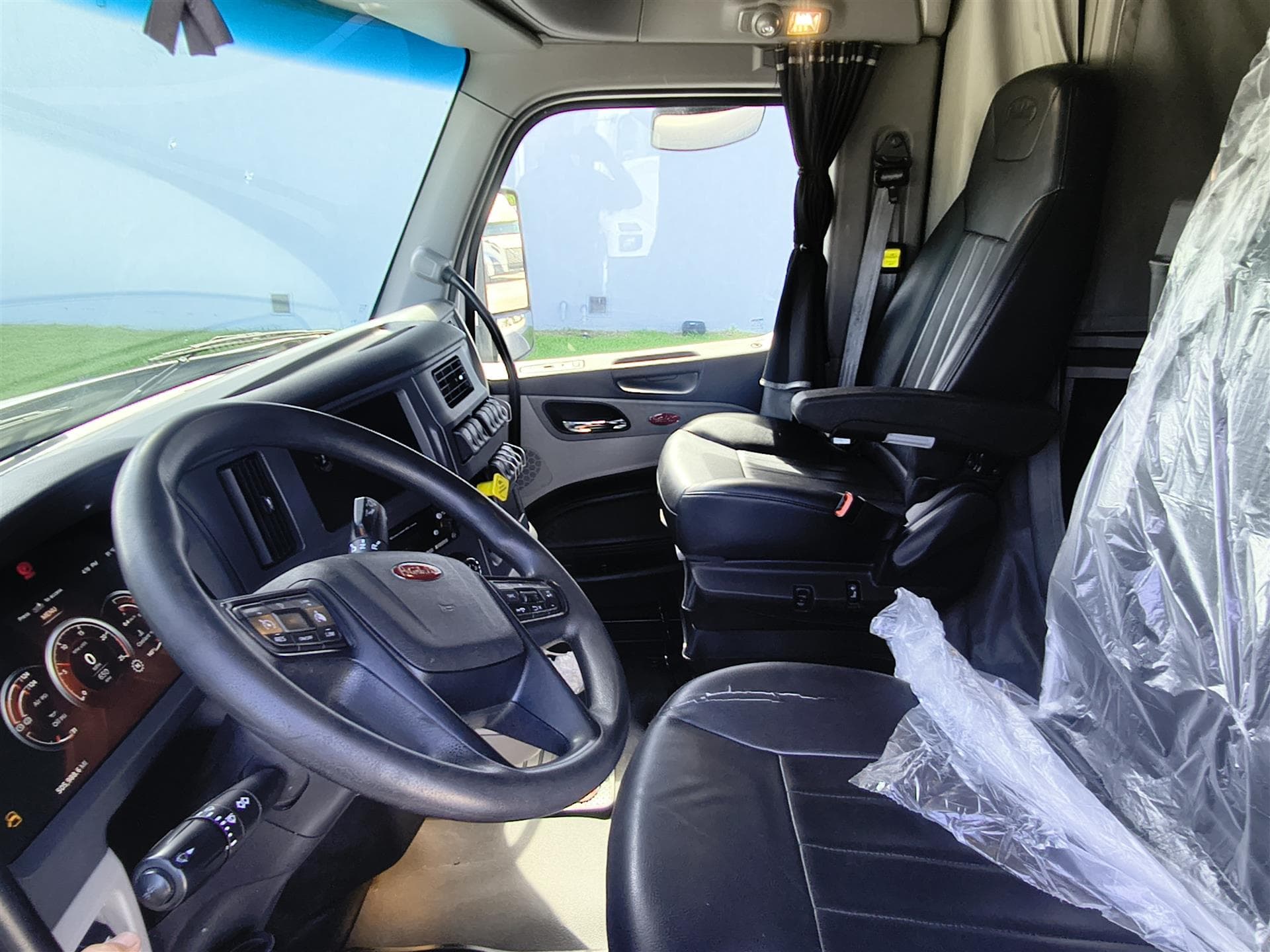 2023 Peterbilt 579 — photo 8