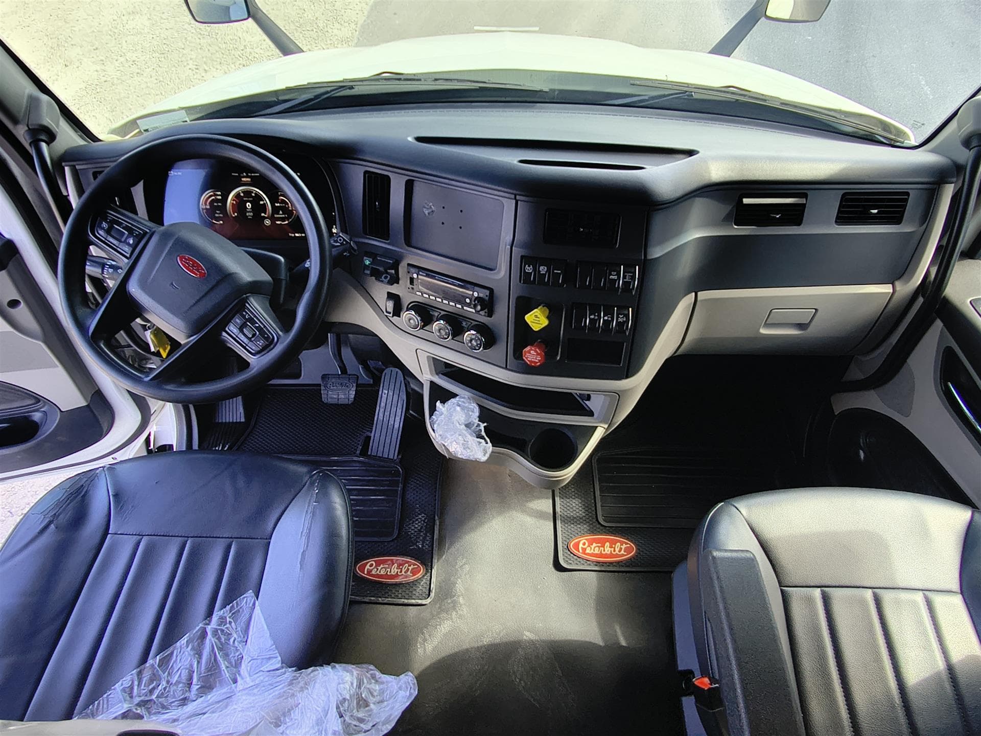 2023 Peterbilt 579 — photo 10