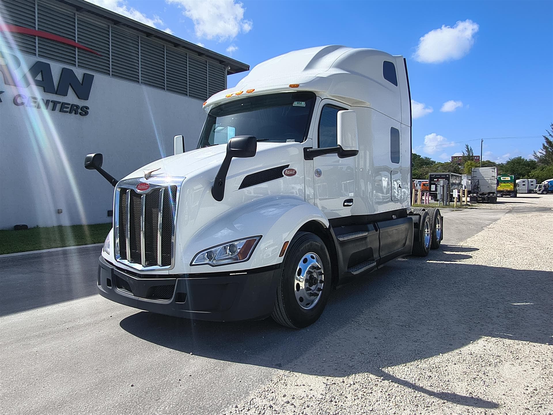 2023 Peterbilt 579 — photo 2