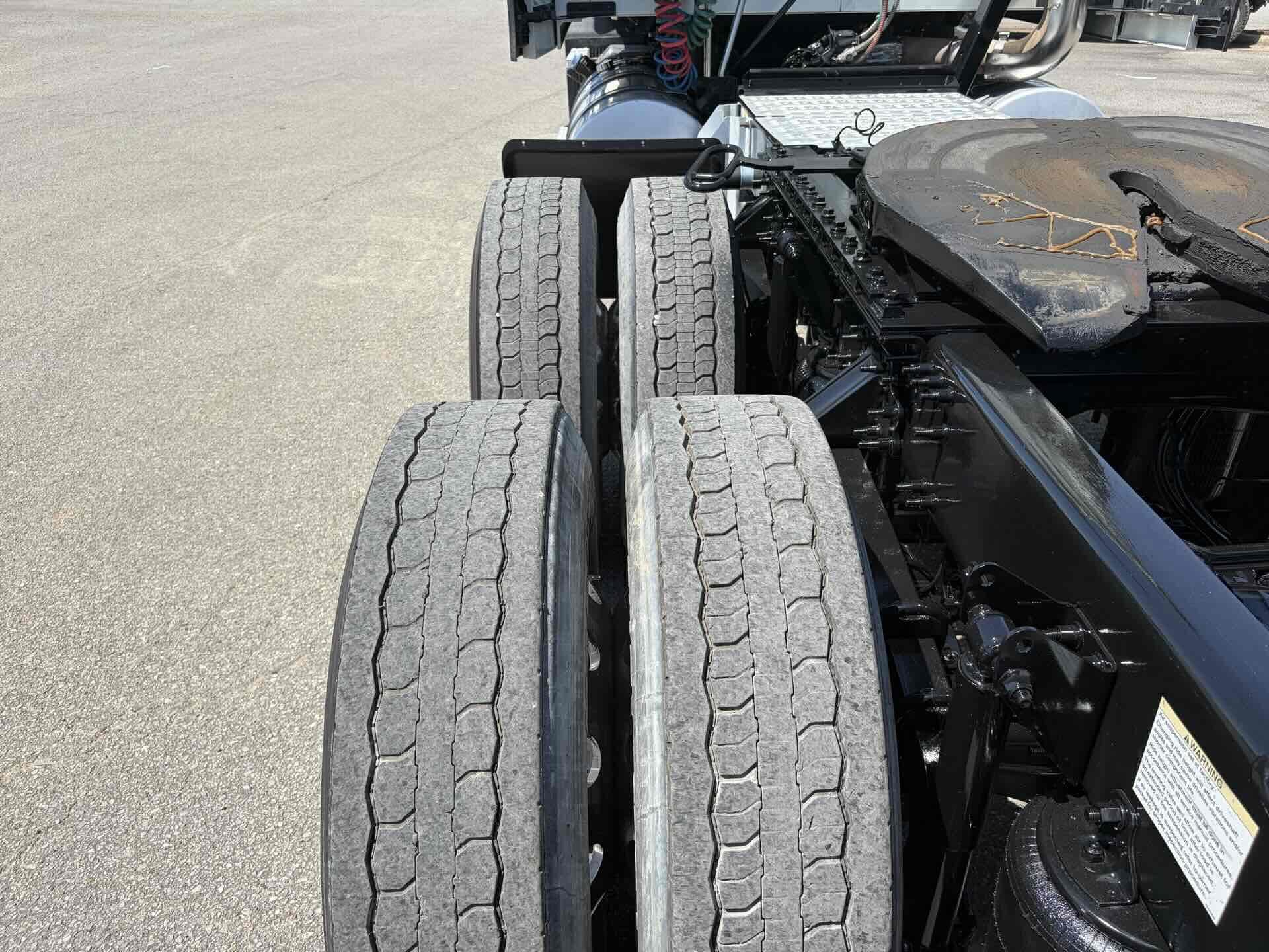 2023 Mack Anthem — photo 6