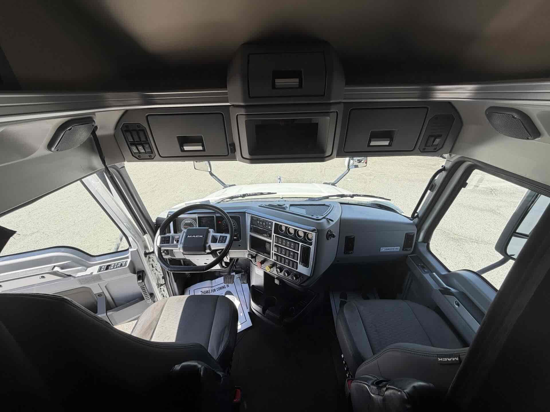 2023 Mack Anthem — photo 17