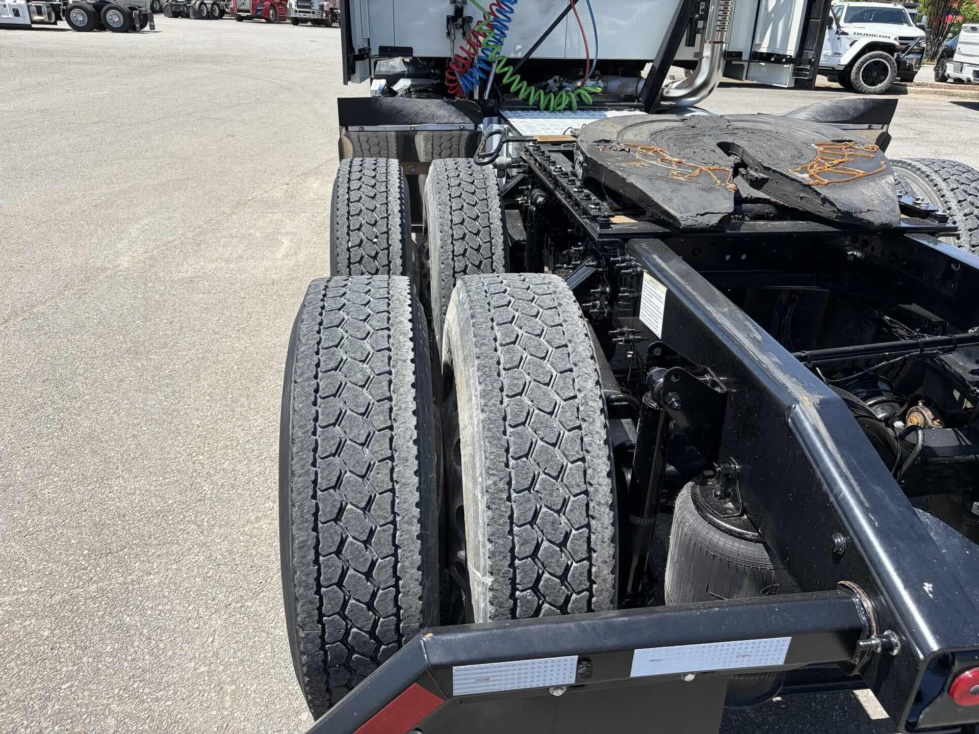 2022 Mack Anthem — photo 6