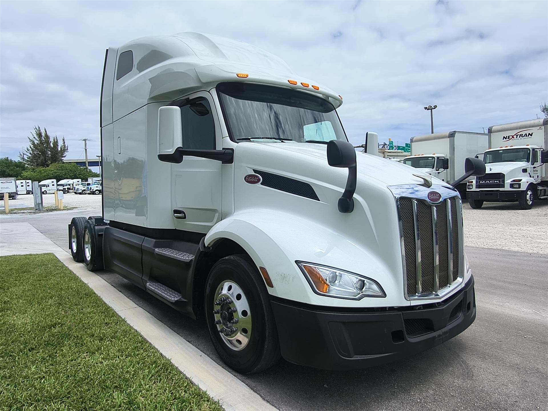 2022 Peterbilt 579 — photo 3