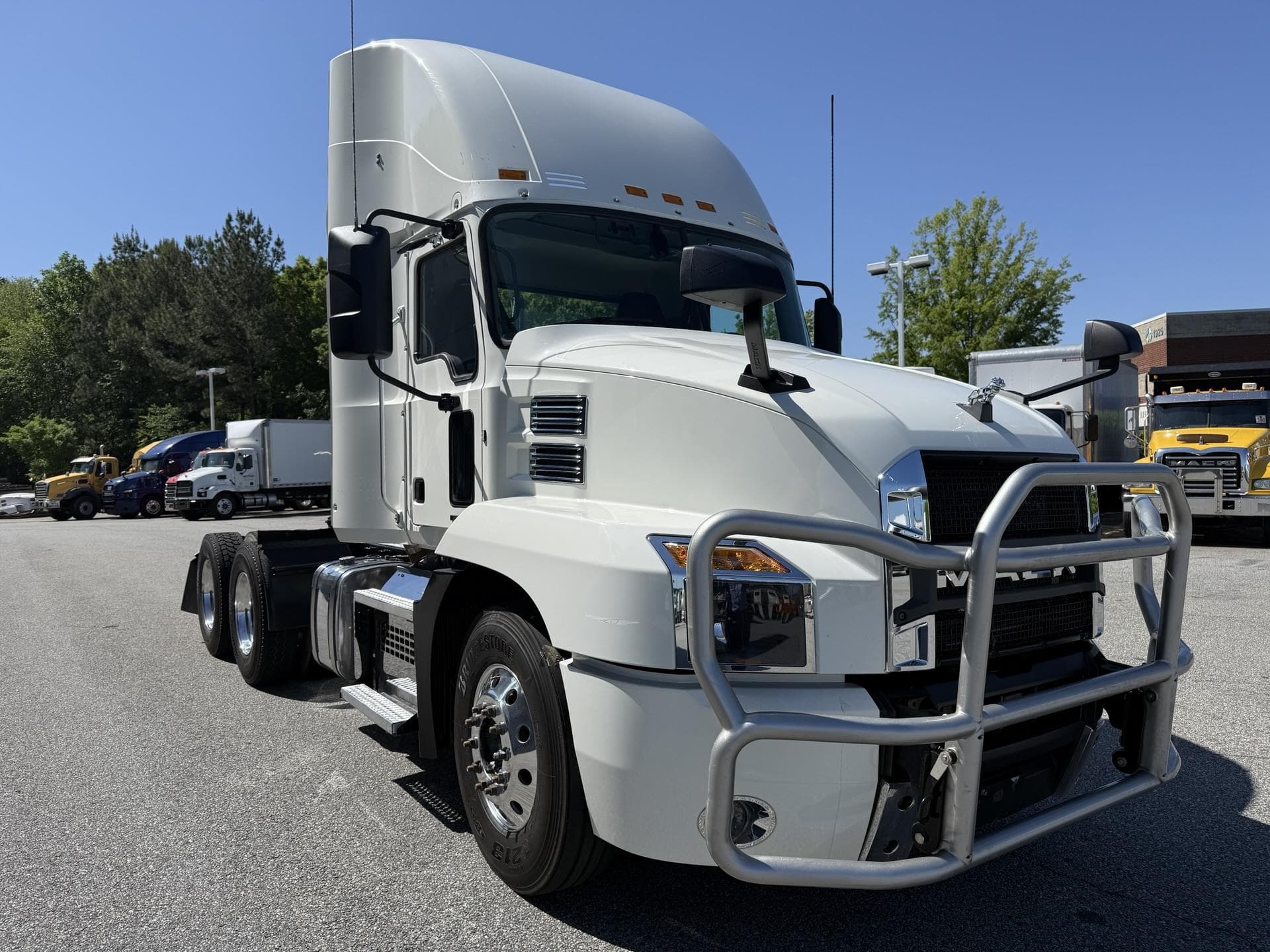 2022 Mack Anthem — photo 7