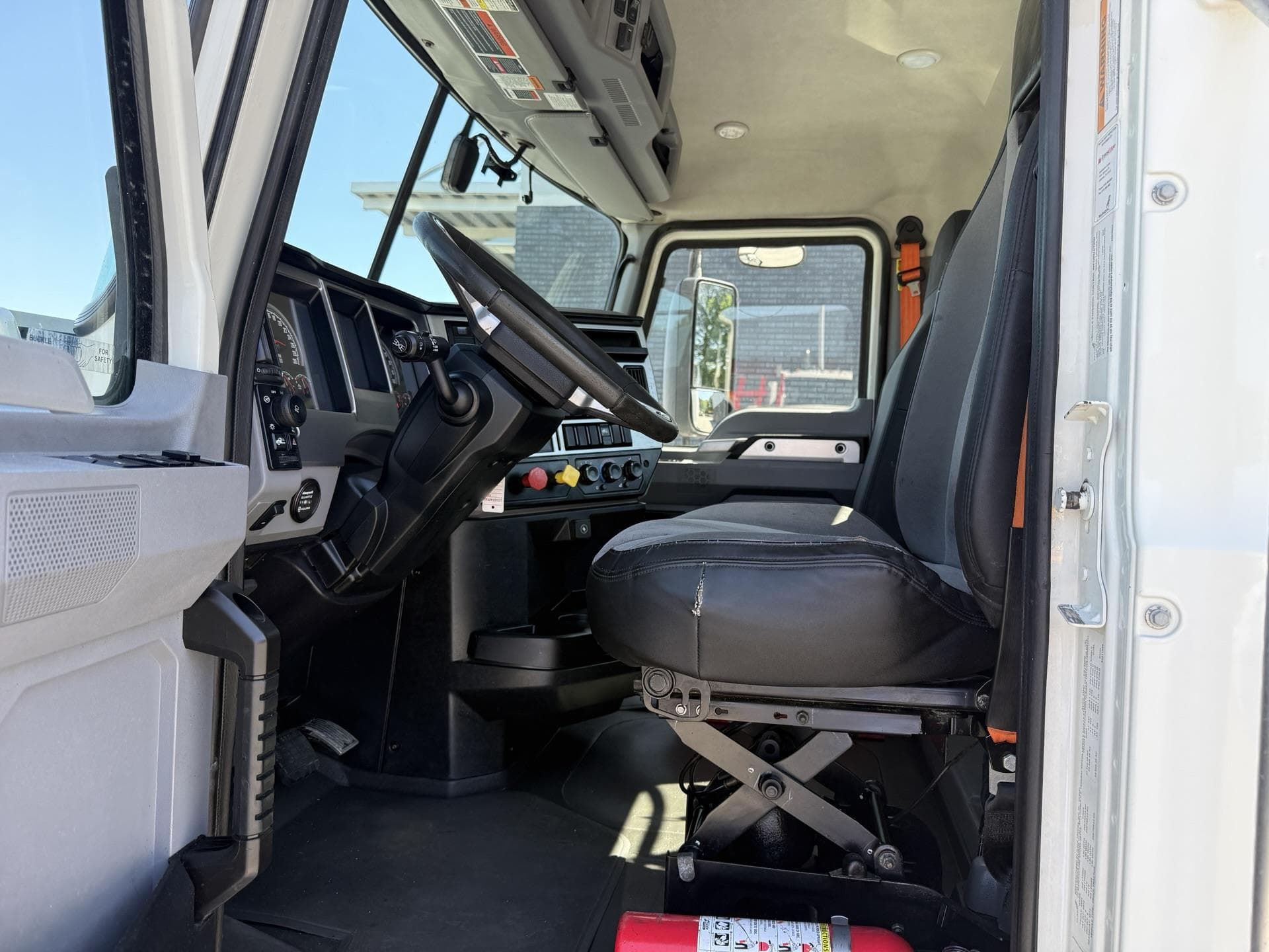 2022 Mack Anthem — photo 8