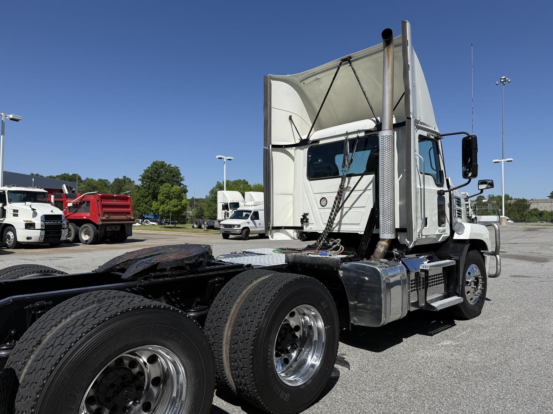 2022 Mack Anthem — photo 5