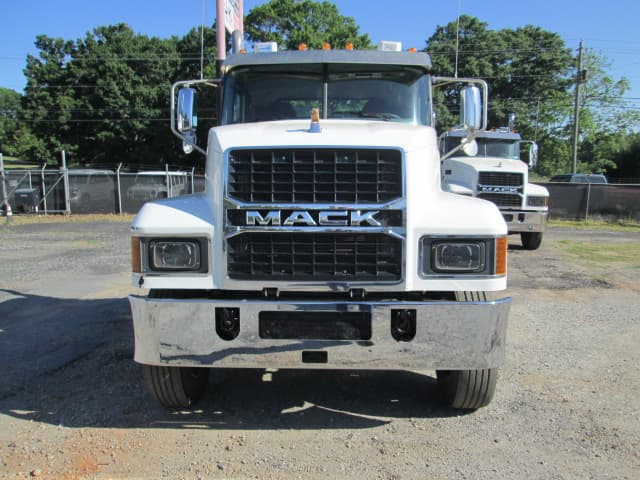 2021 Mack Pinnacle — photo 2