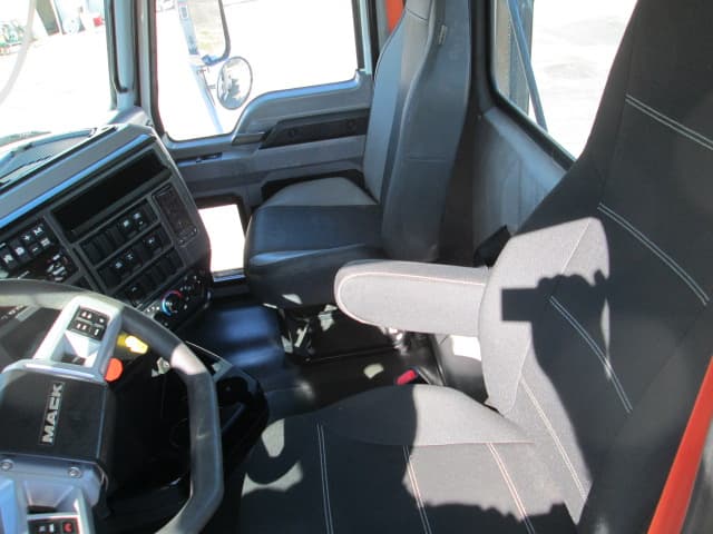 2021 Mack Pinnacle — photo 21