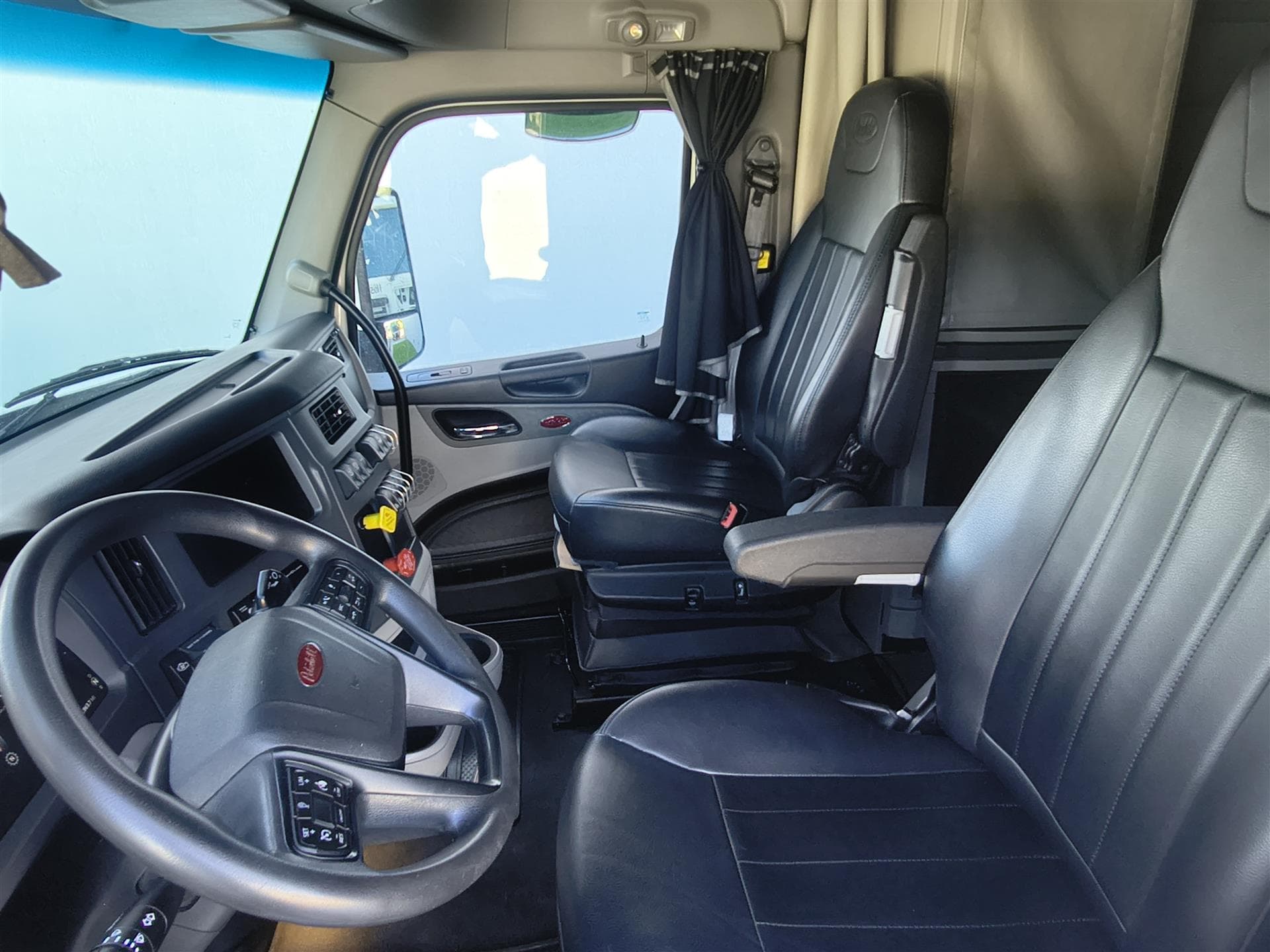 2023 Peterbilt 579 — photo 9