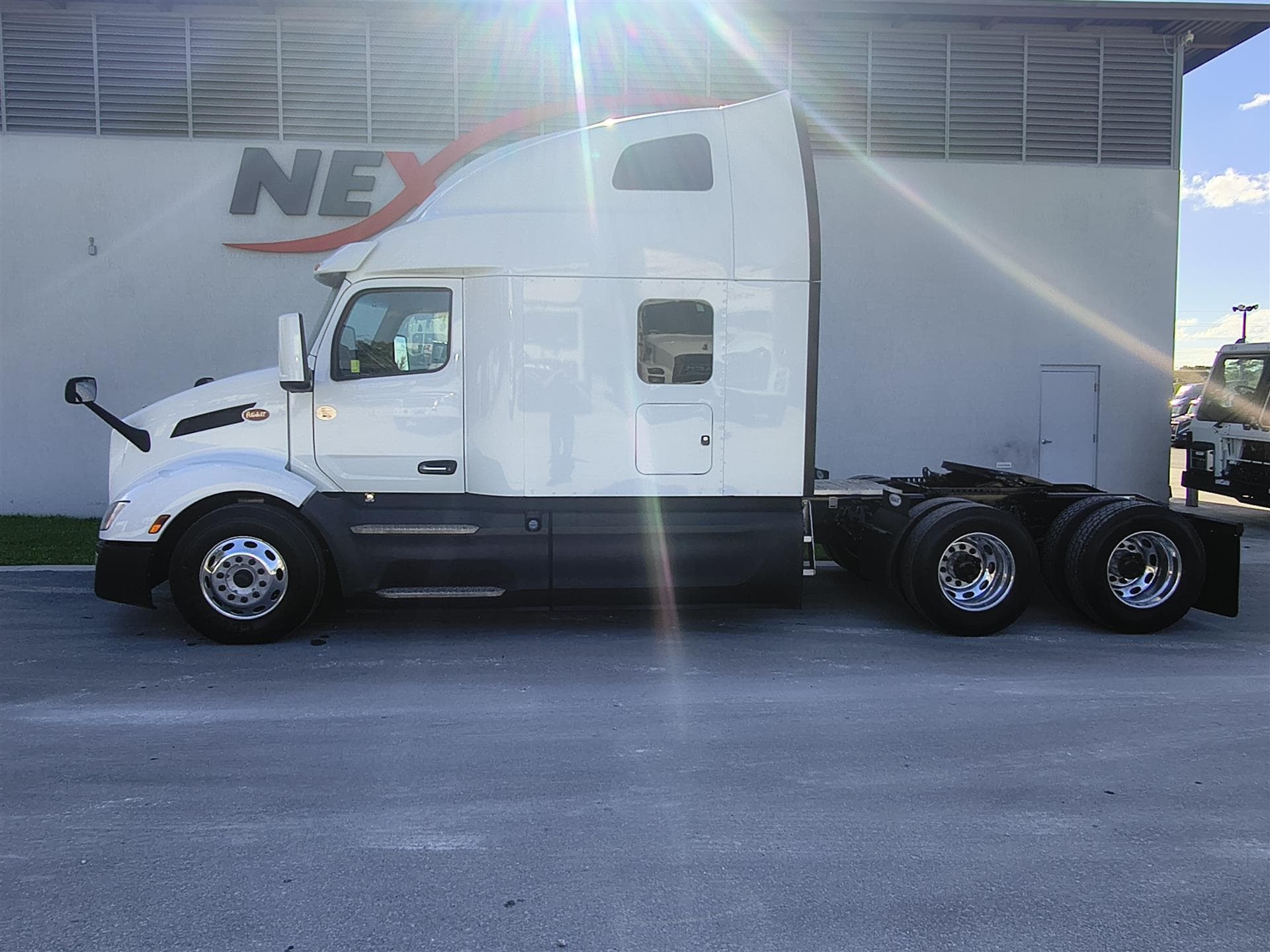 2023 Peterbilt 579 — photo 8