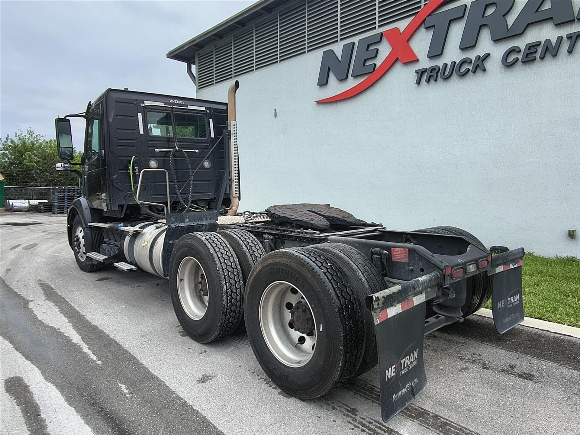 2022 Volvo VNR 640 — photo 6