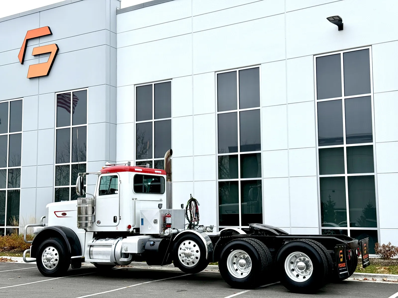 2023 Peterbilt 389 — photo 6