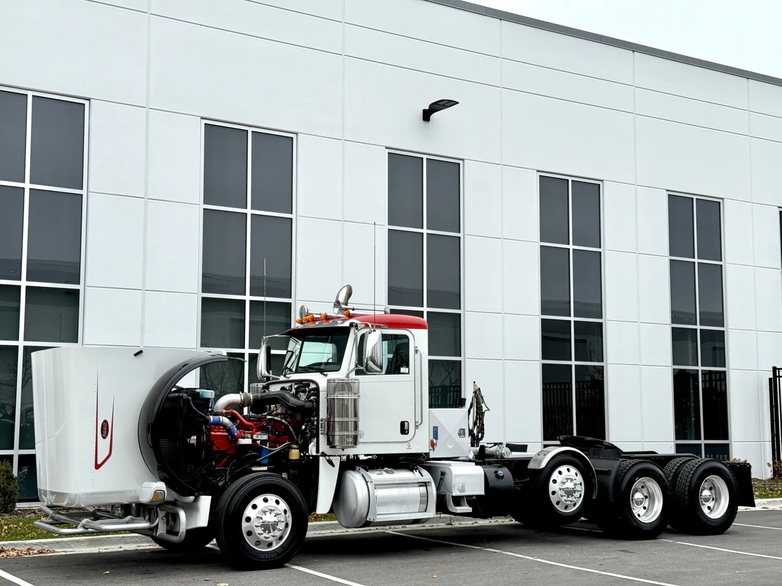 2023 Peterbilt 389 — photo 10