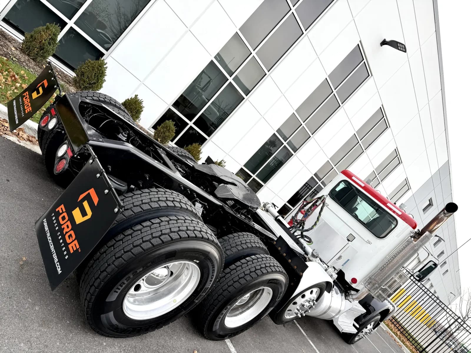 2023 Peterbilt 389 — photo 11