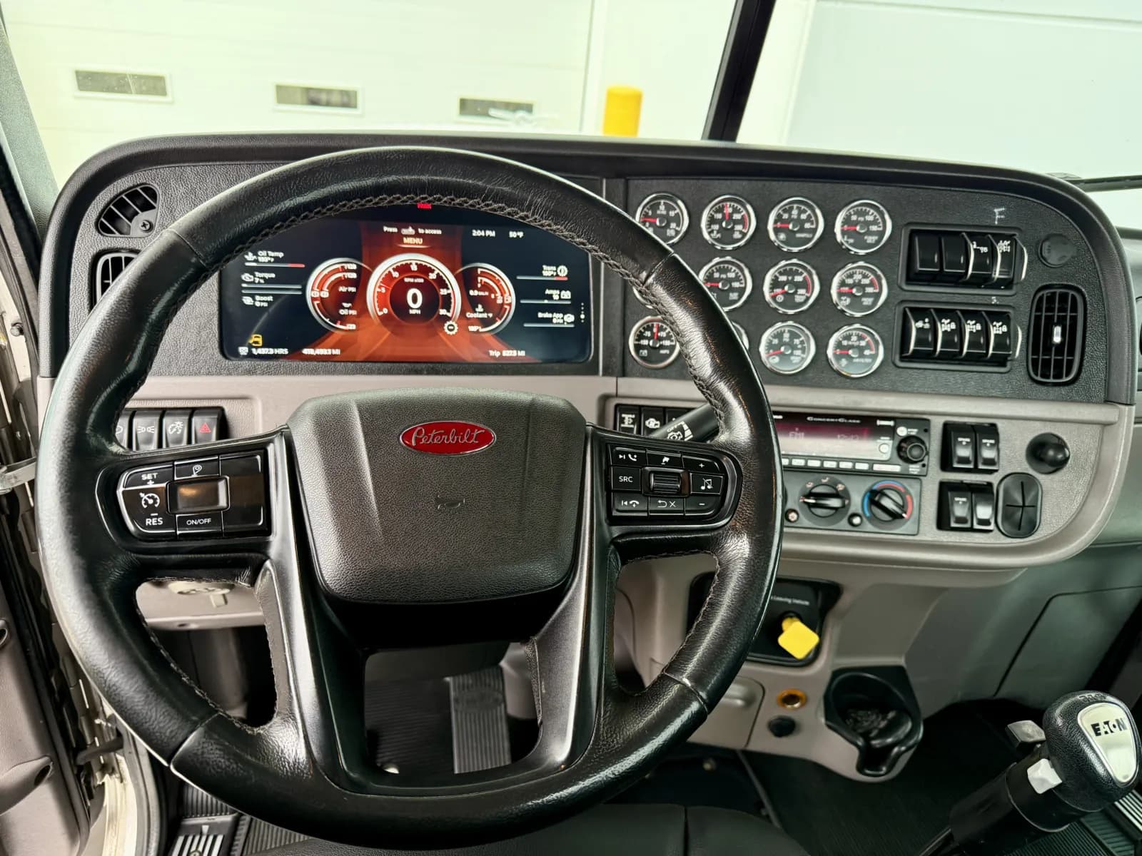 2023 Peterbilt 389 — photo 16