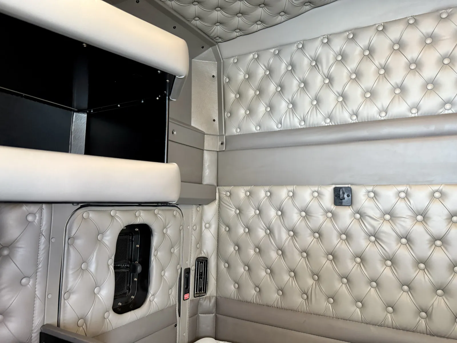 2017 Kenworth T800 — photo 21