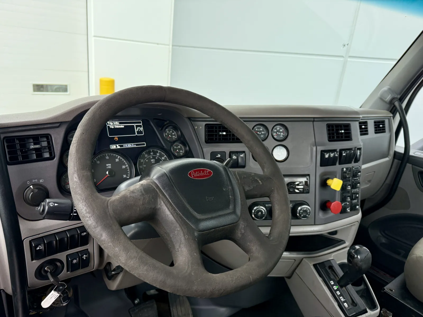 2015 Peterbilt 567 — photo 15