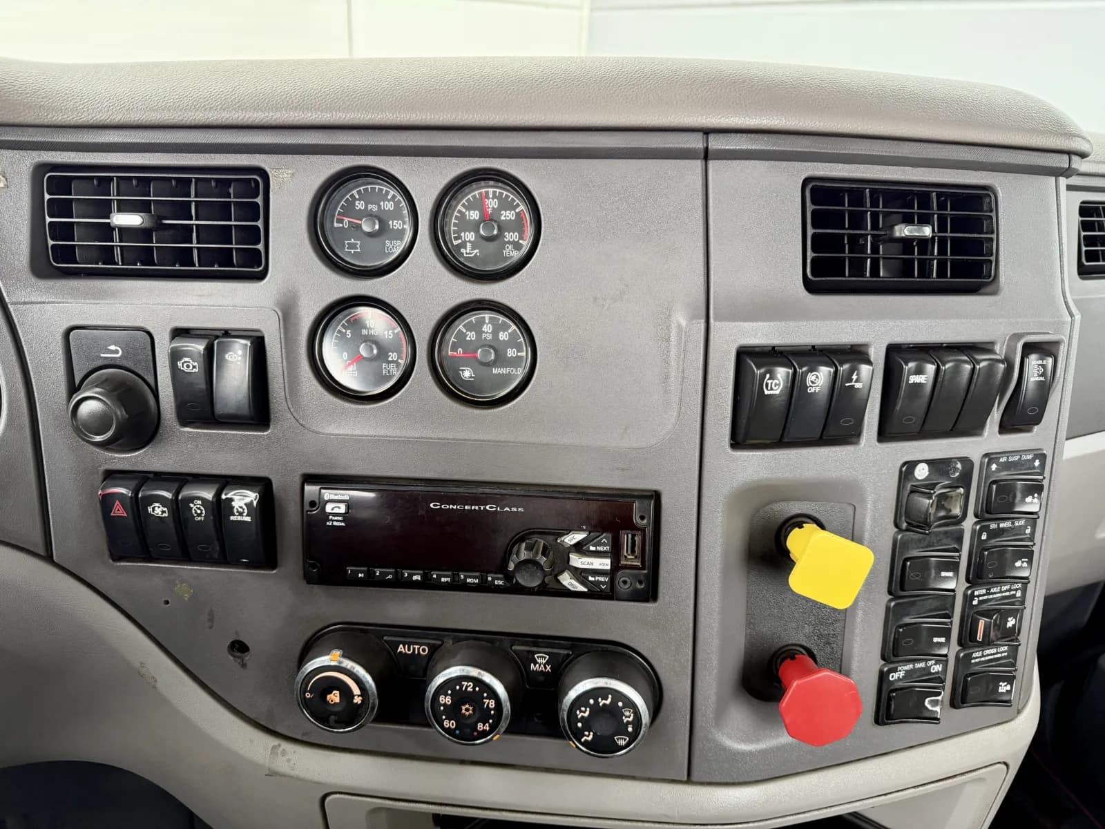 2015 Peterbilt 567 — photo 18