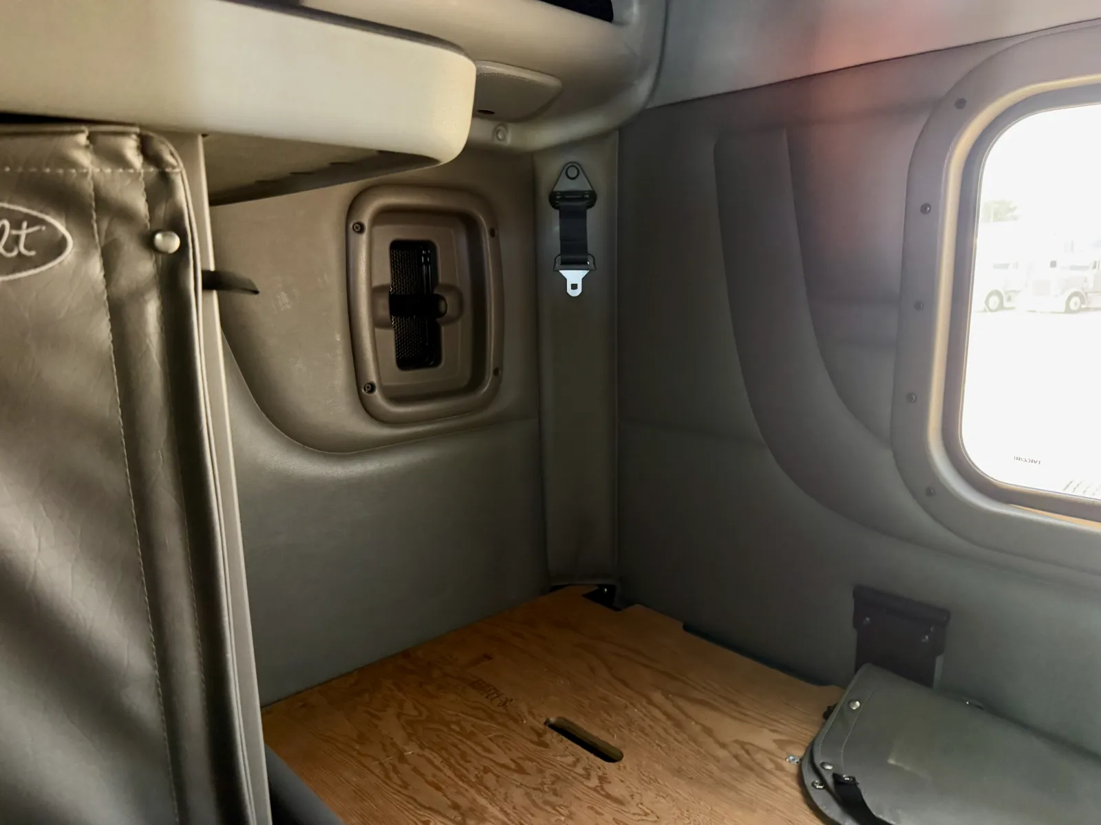 2019 Peterbilt 389 — photo 22