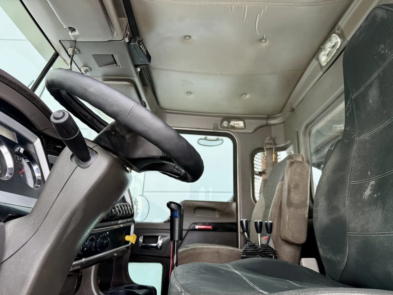 2009 Kenworth T800 — photo 14