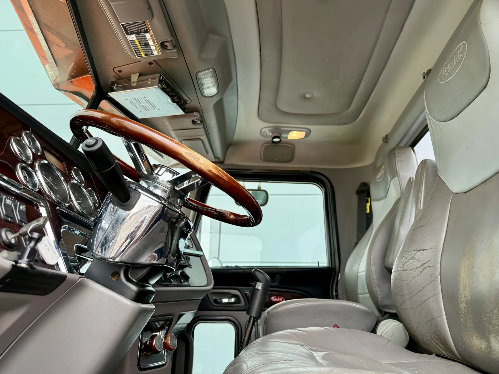 2016 Peterbilt 389 — photo 14