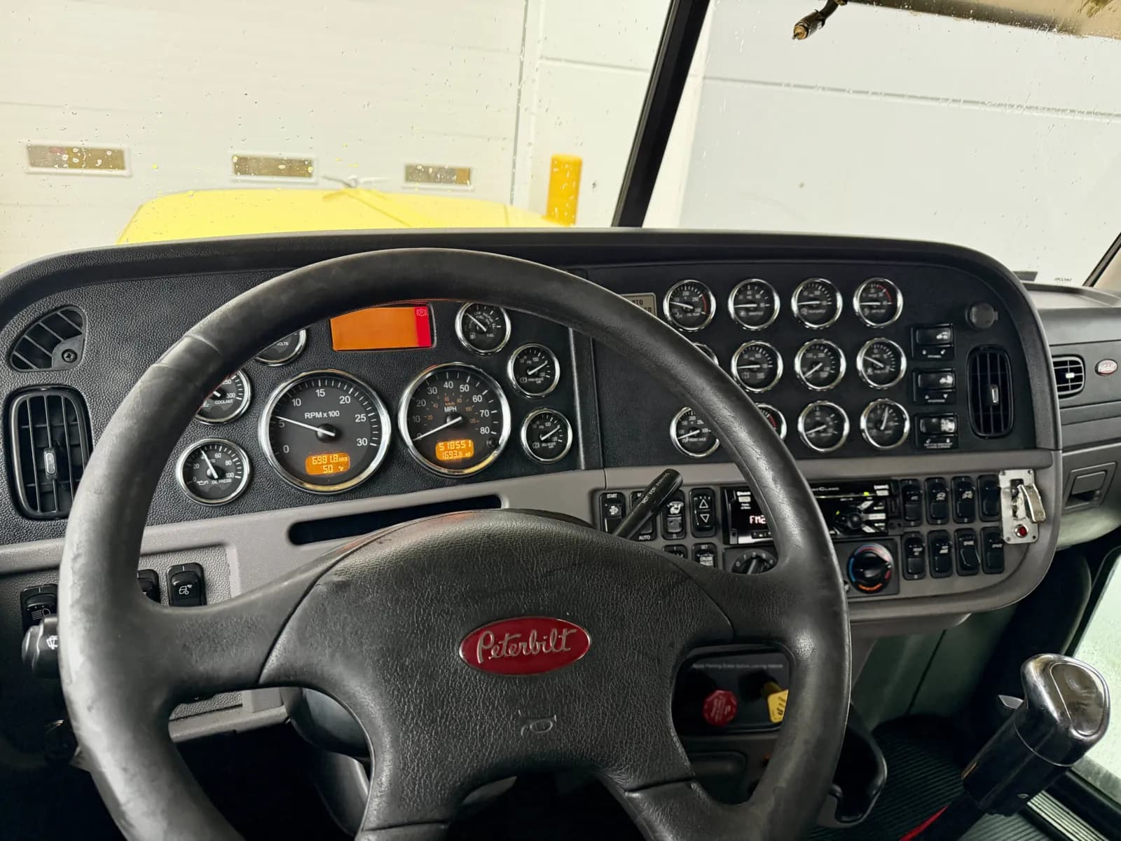 2014 Peterbilt 389 — photo 16
