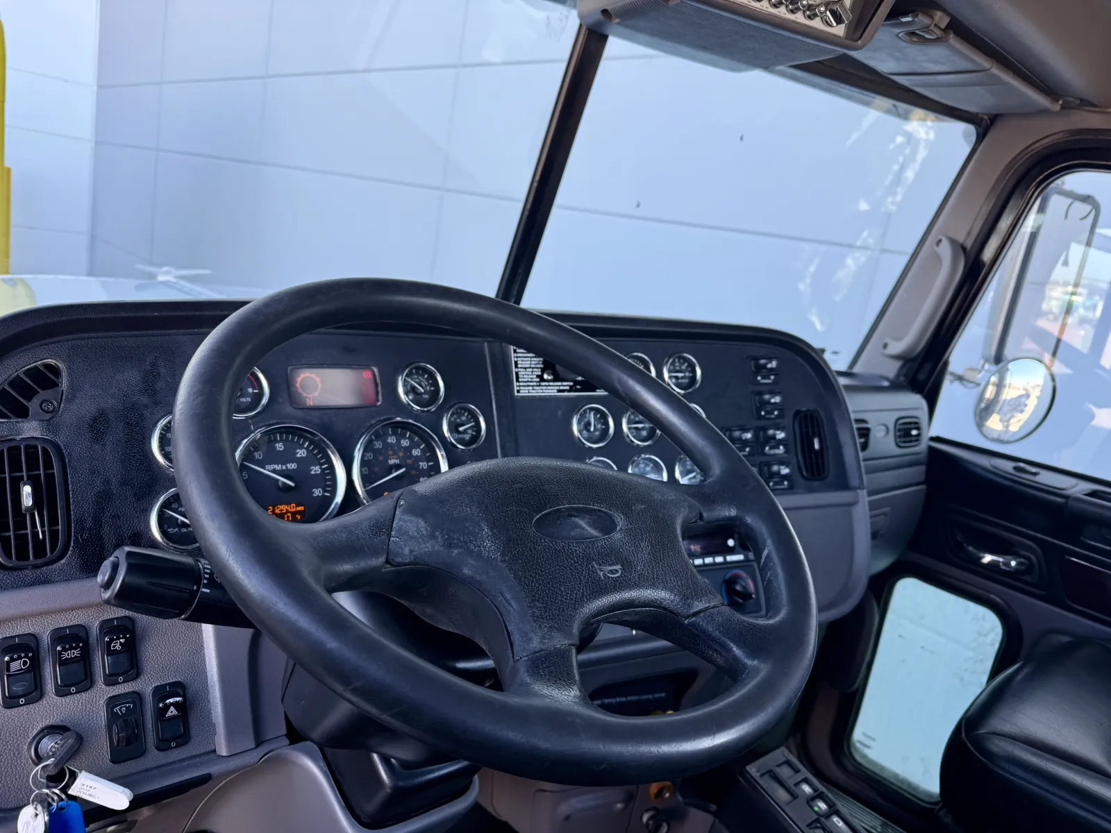 2018 Peterbilt 389 — photo 15