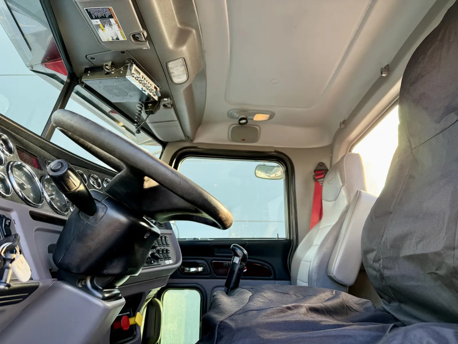 2017 Peterbilt 389 — photo 14