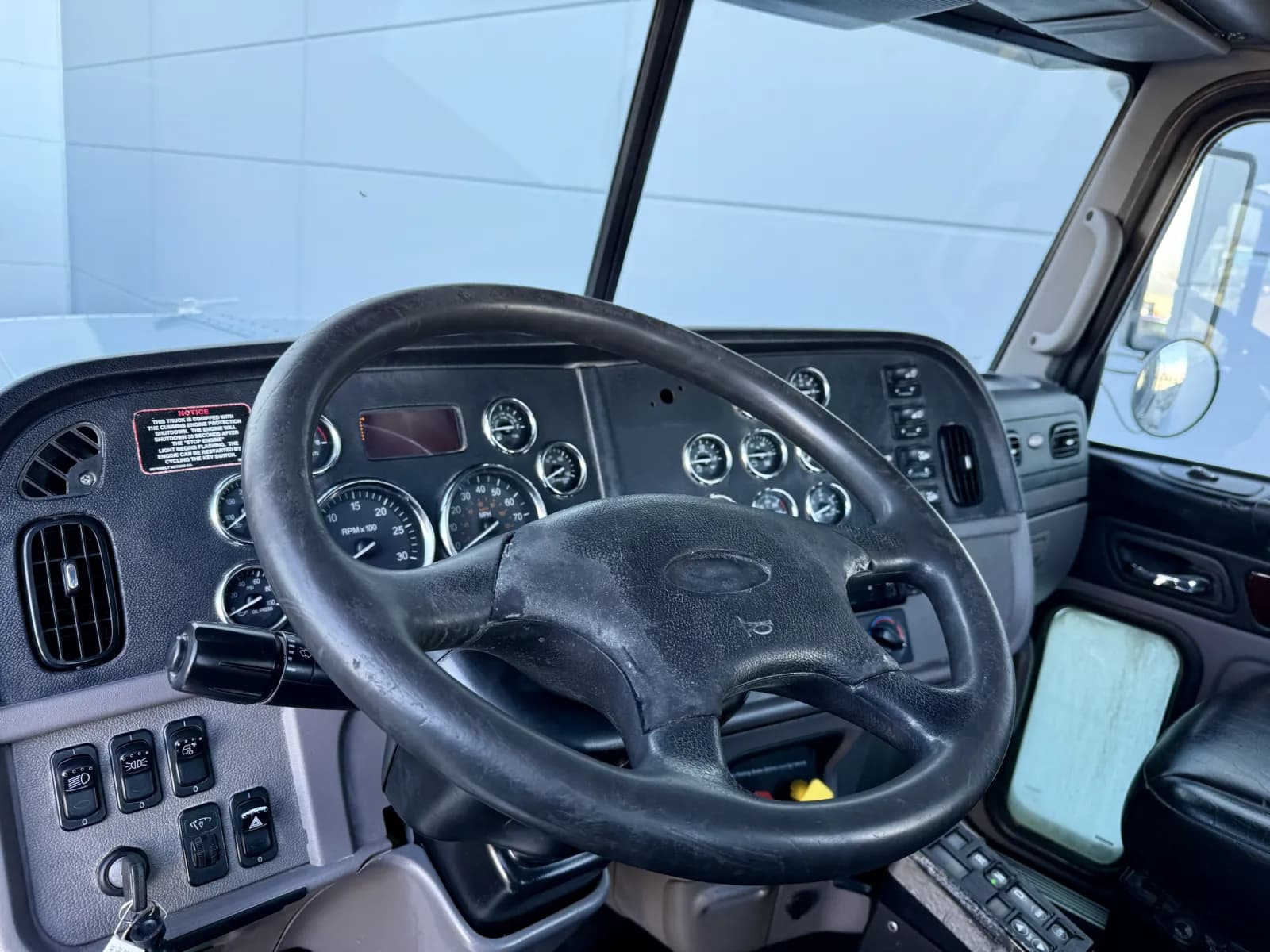 2018 Peterbilt 389 — photo 15