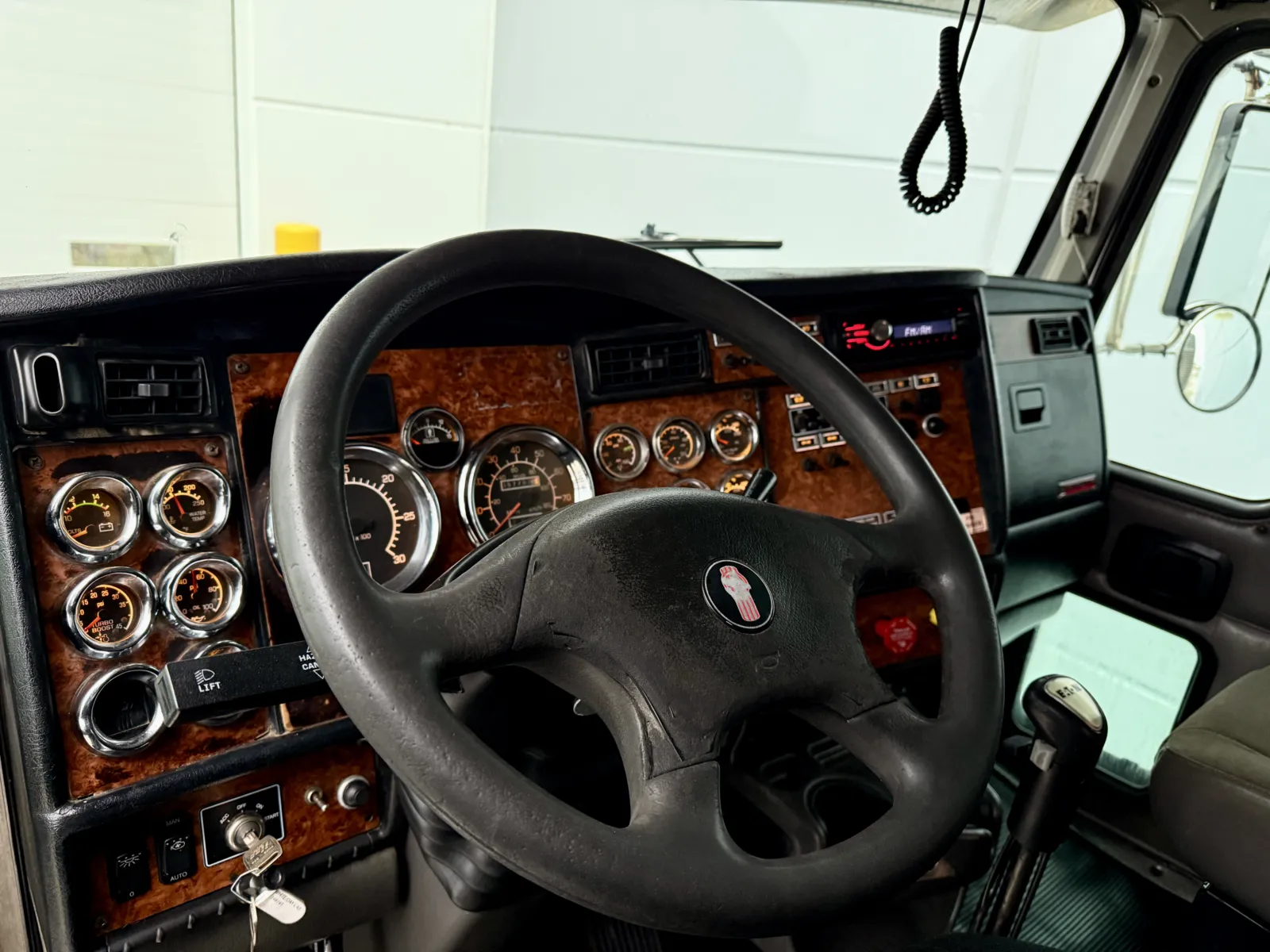 2003 Kenworth T800 — photo 15