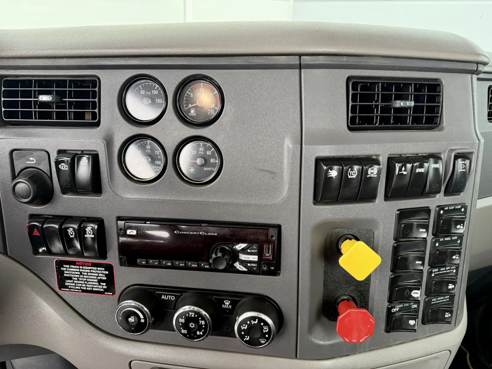 2016 Peterbilt 567 — photo 18