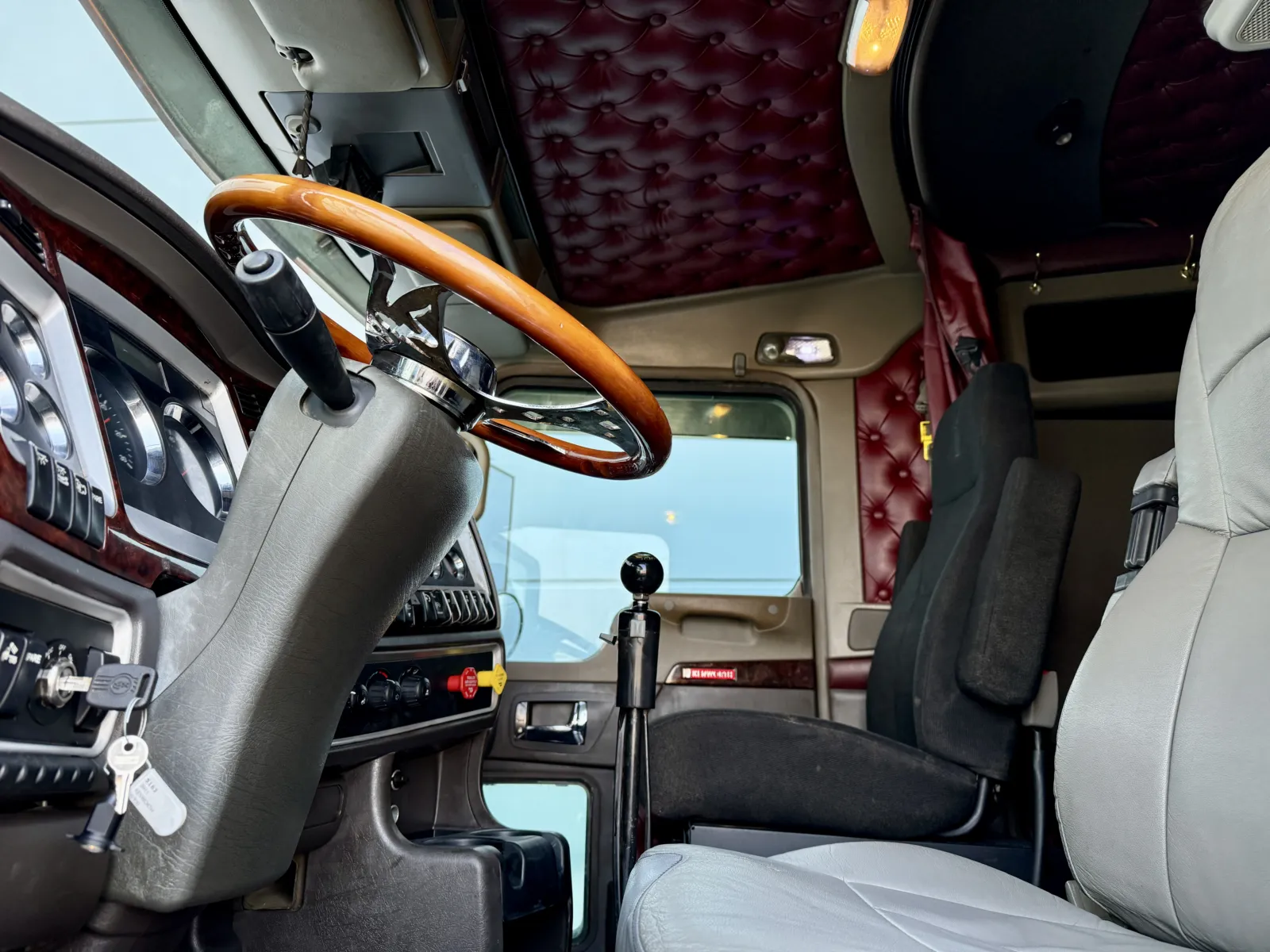 2011 Kenworth W900 — photo 14