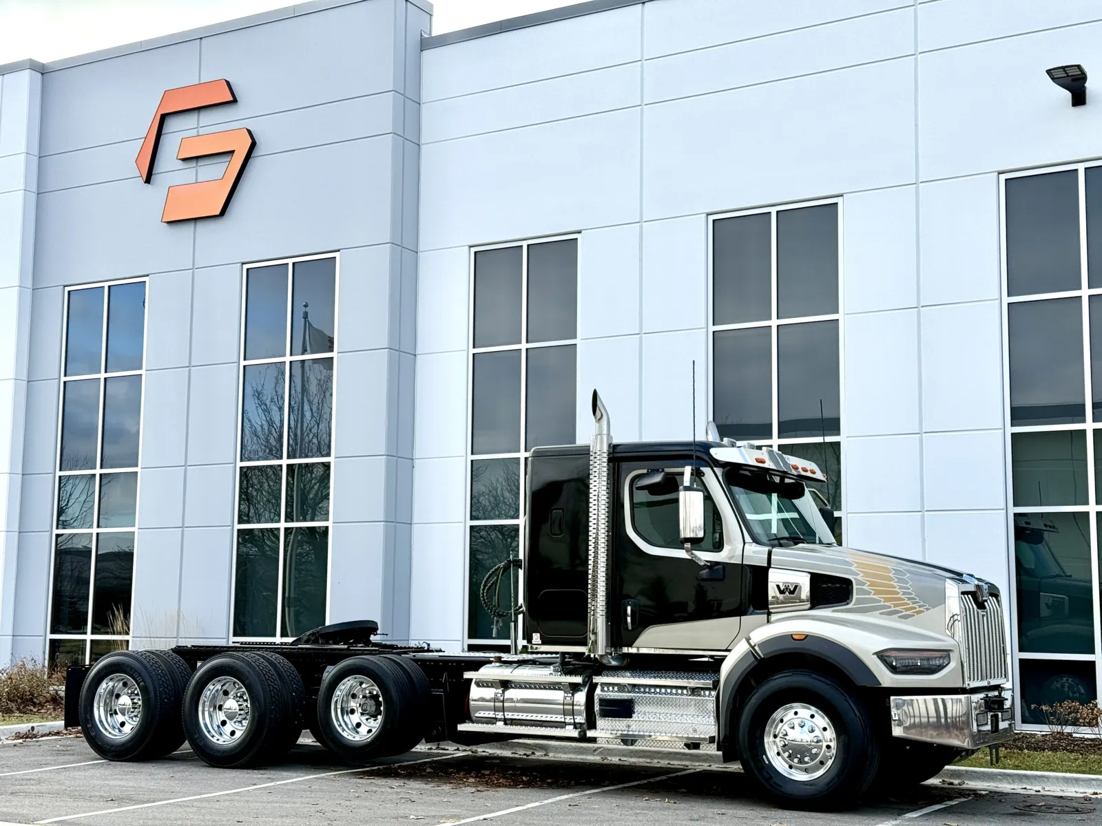2023 Western Star 4900 — photo 2