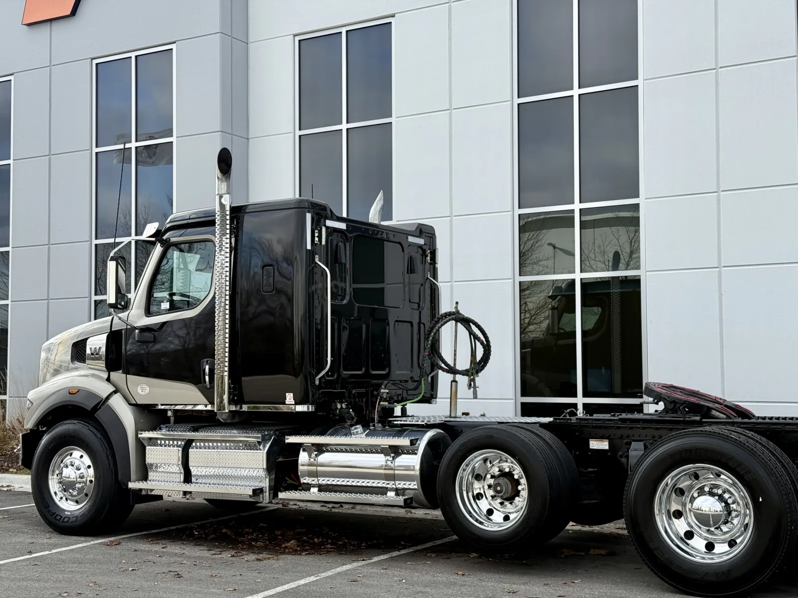 2023 Western Star 4900 — photo 8