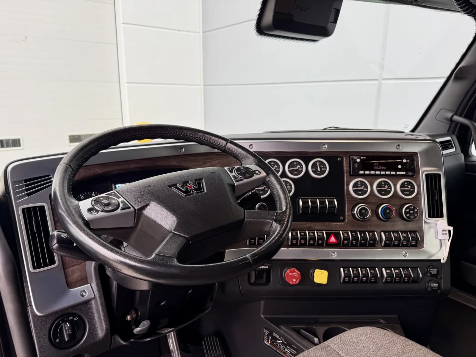 2023 Western Star 4900 — photo 15