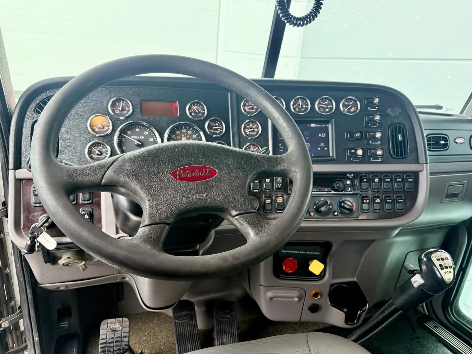 2019 Peterbilt 389 — photo 16