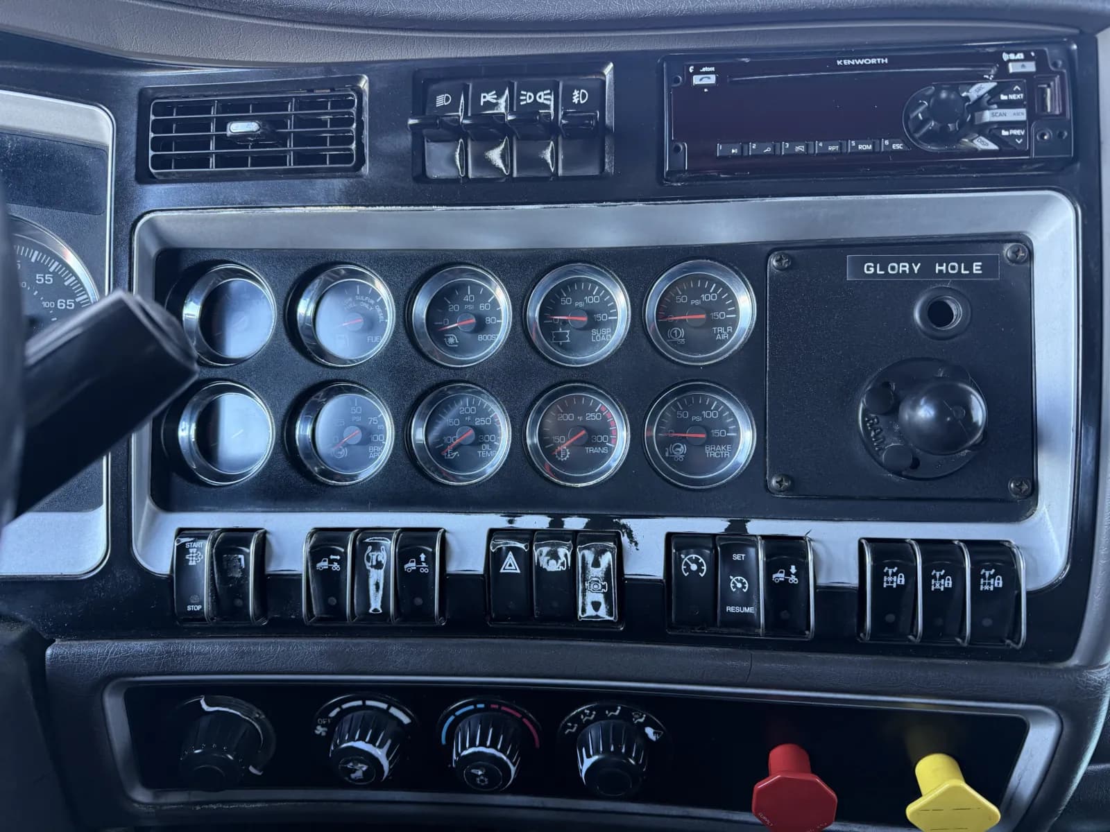 2020 Kenworth W900 — photo 18