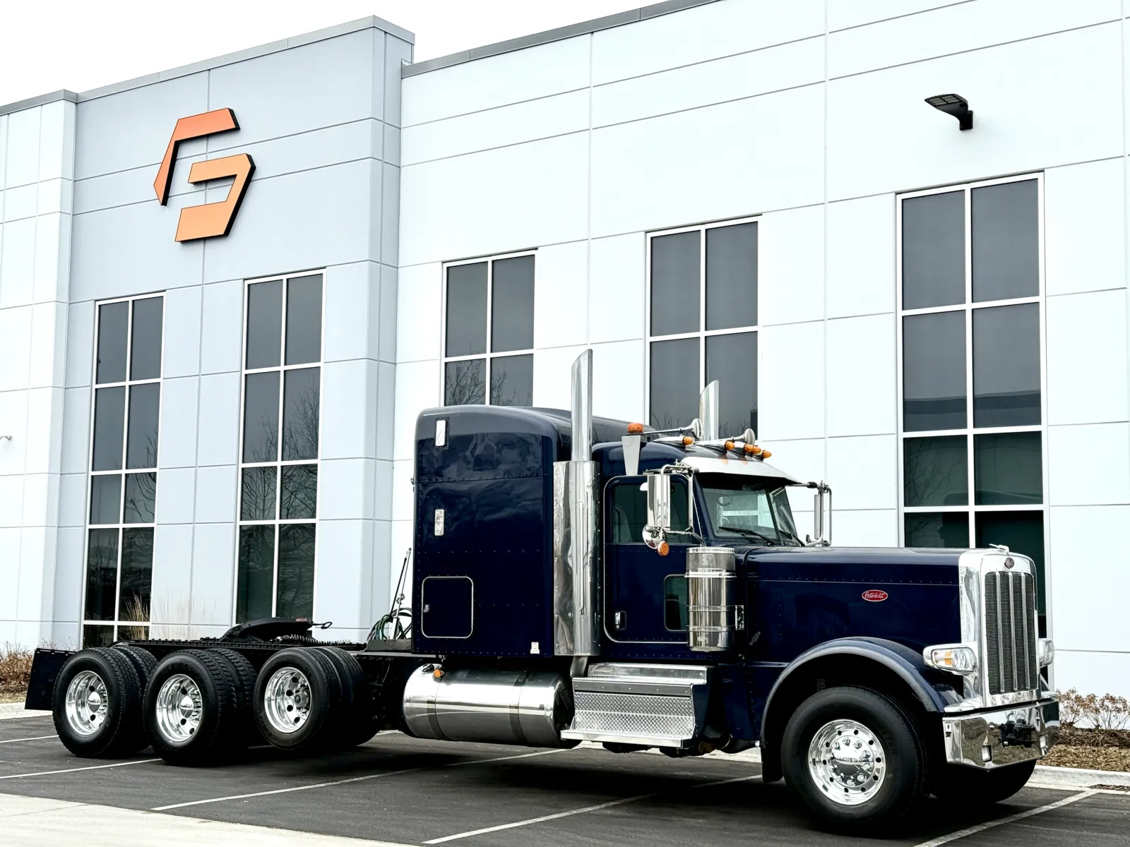 2024 Peterbilt 389 — photo 2