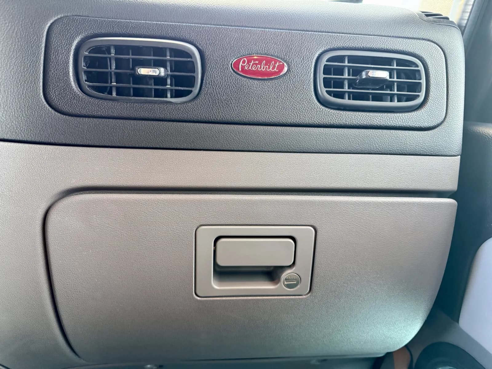 2024 Peterbilt 389 — photo 19