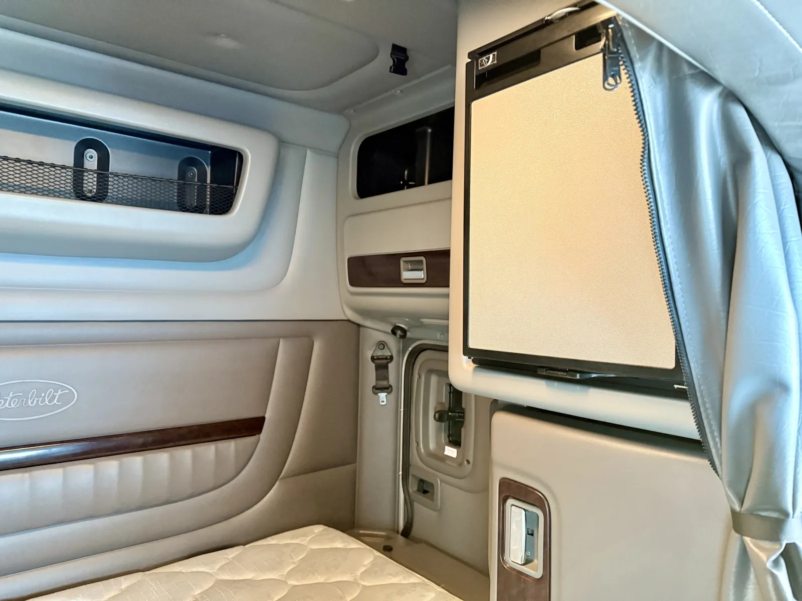 2024 Peterbilt 389 — photo 24