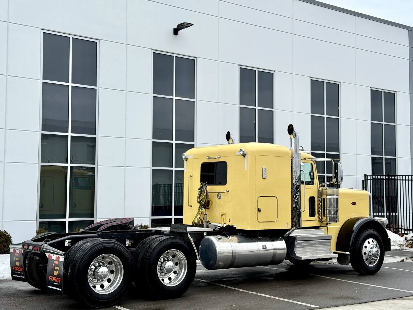 2023 Peterbilt 389 — photo 5