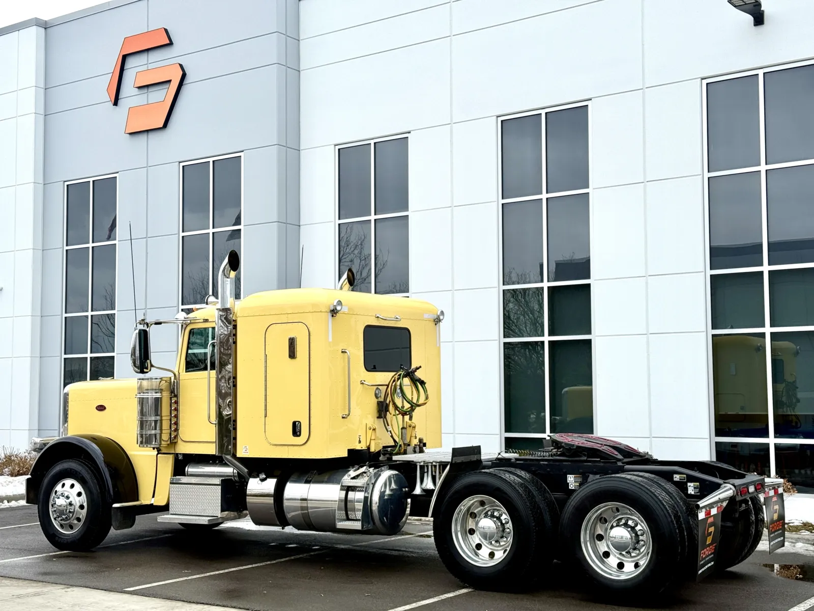 2023 Peterbilt 389 — photo 6