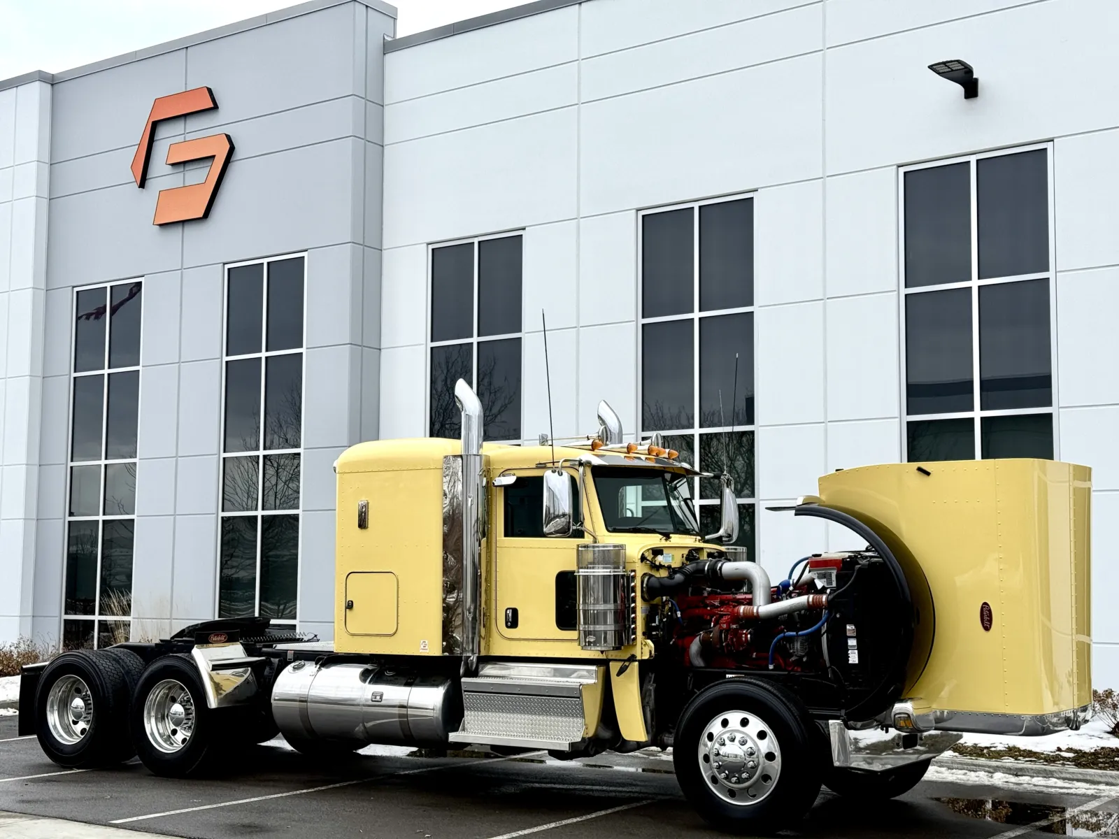 2023 Peterbilt 389 — photo 9