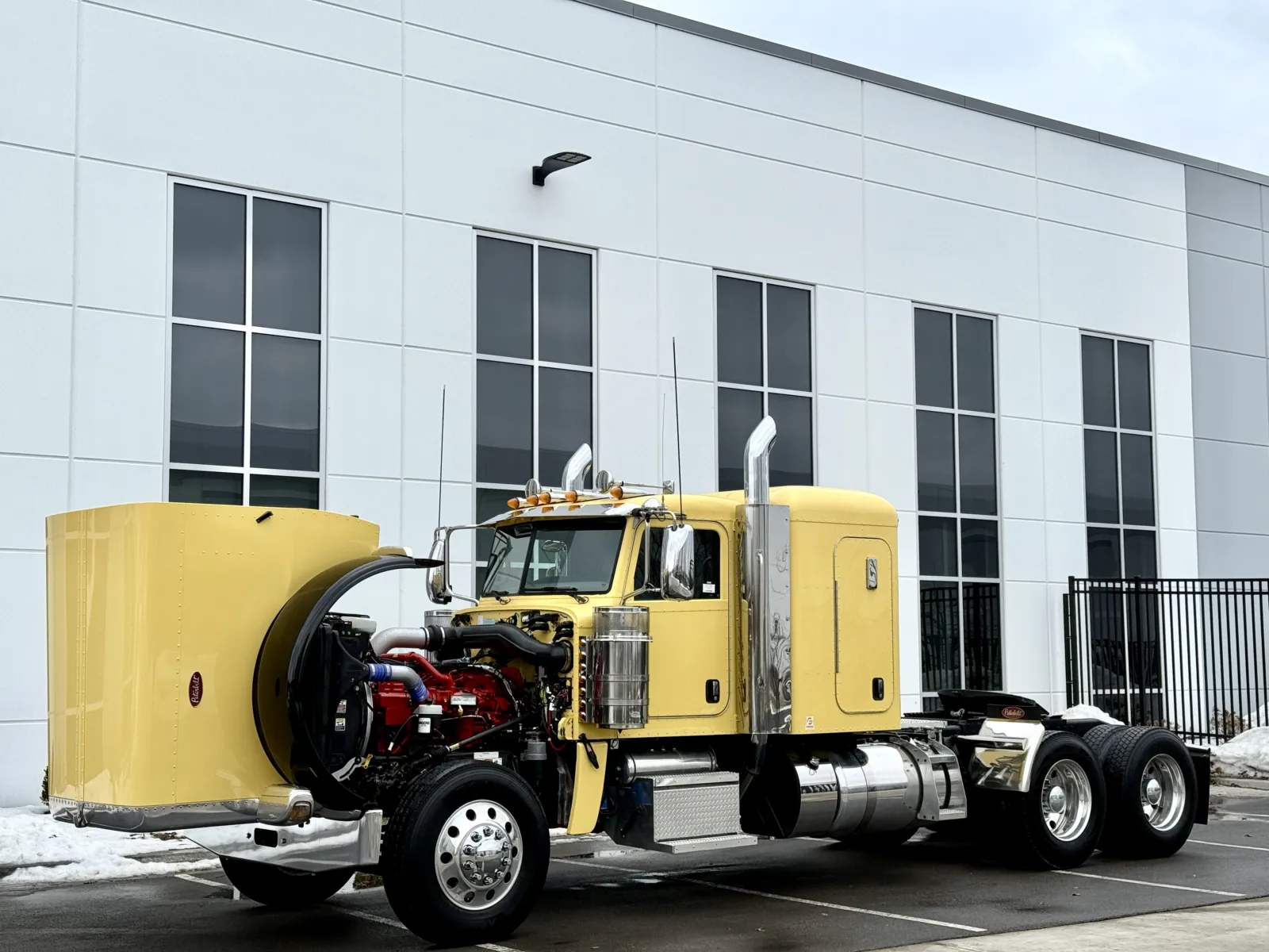 2023 Peterbilt 389 — photo 10